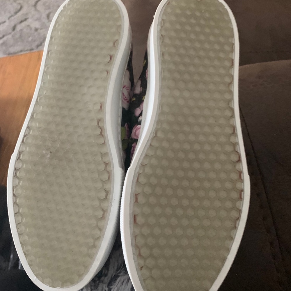 Shoes - Picture 4 of 4
